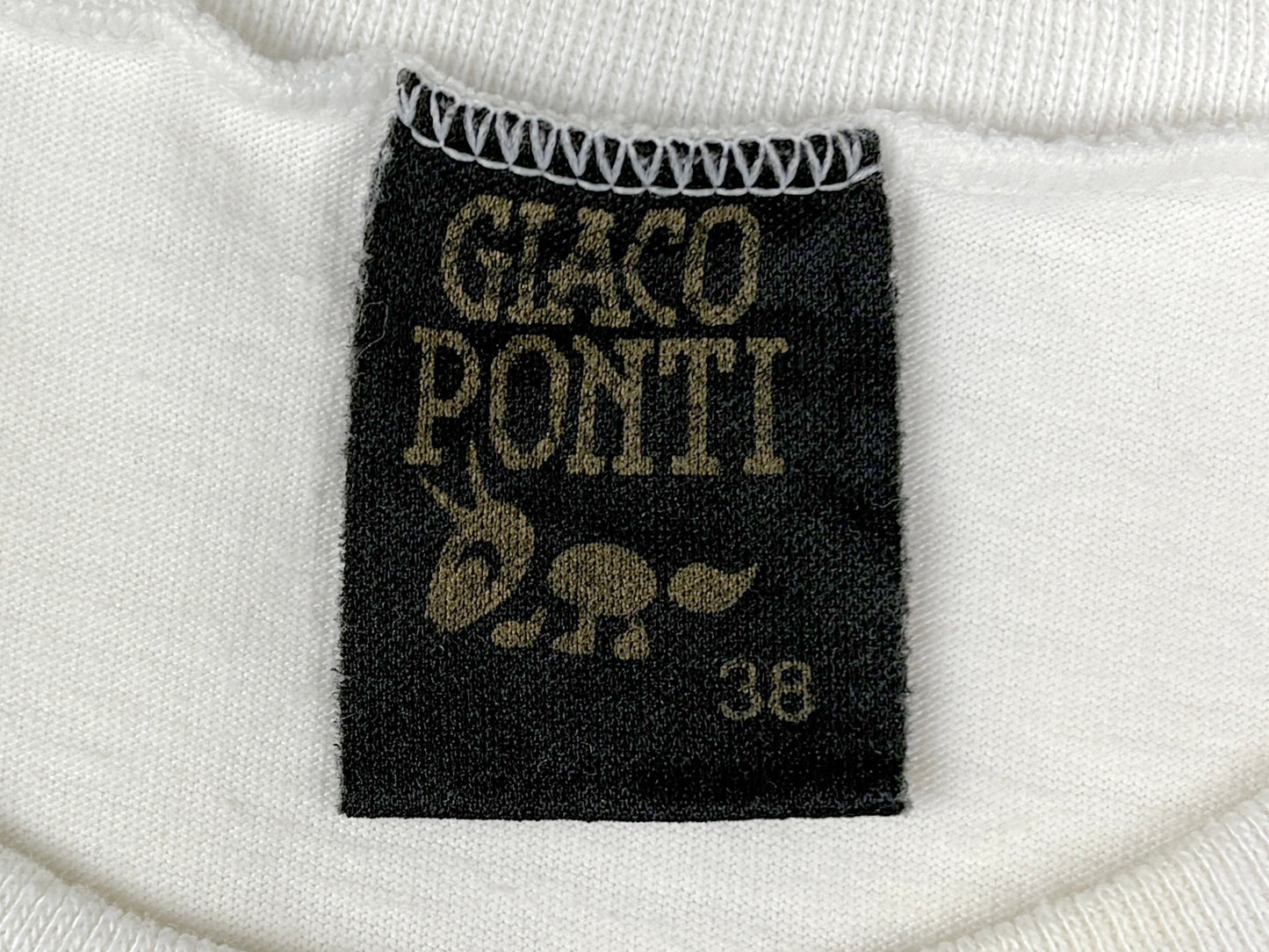 Zihuatanejo Mexico 80s Graphic Sleeveless Crop Top